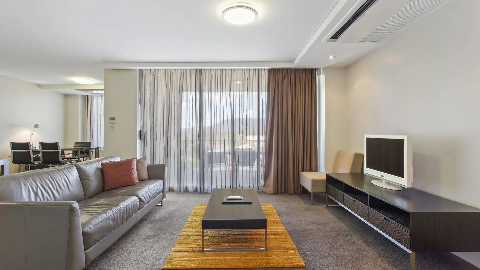 Cbd Executive Apartments Рокгемптон 0*,