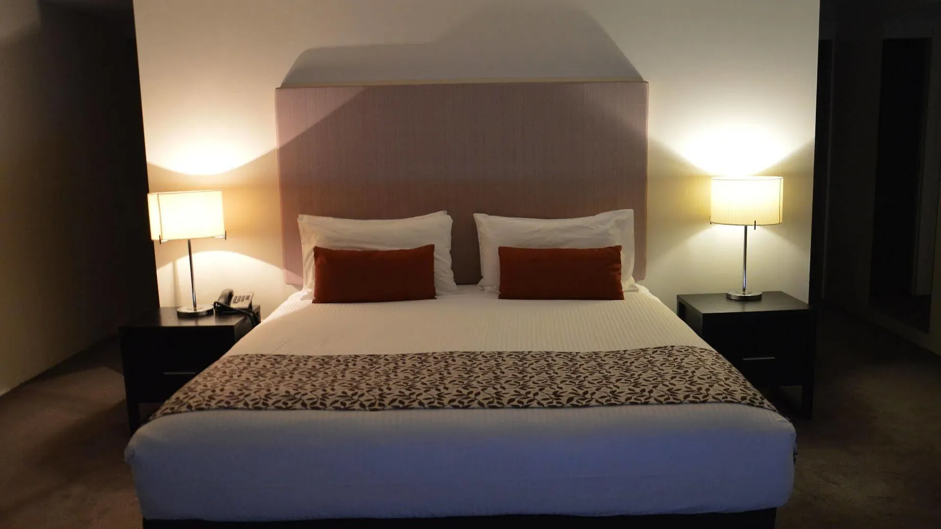 Cbd Executive Apartments Рокгемптон